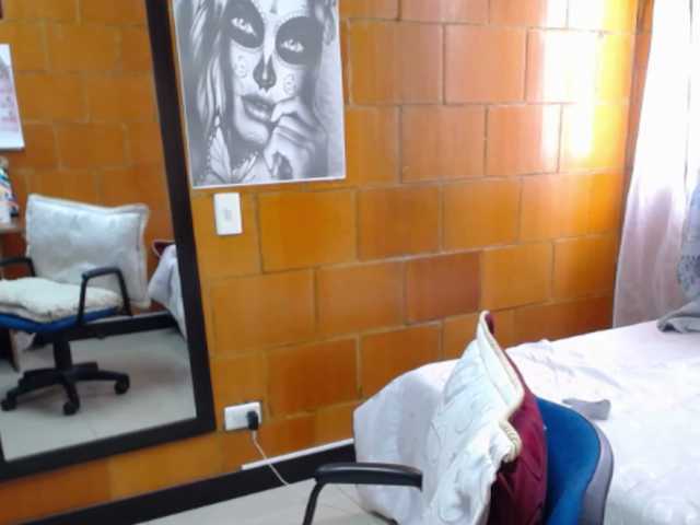 Charlotemple5 live cam on BongaCams