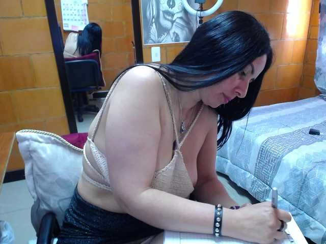 Charlotemple5 live cam on BongaCams