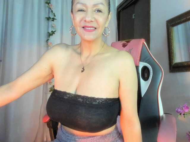 divine-mature live webcam show