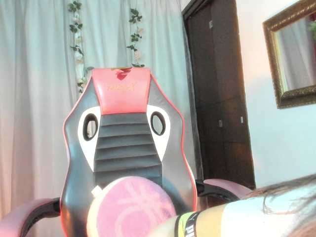 divine-mature live cam on BongaCams