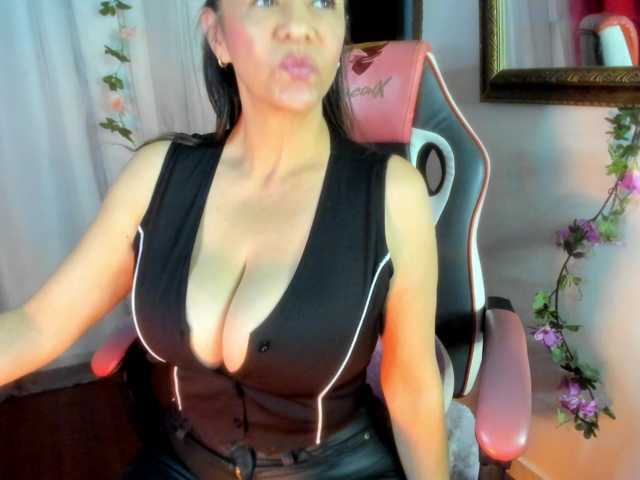 divine-mature live cam preview