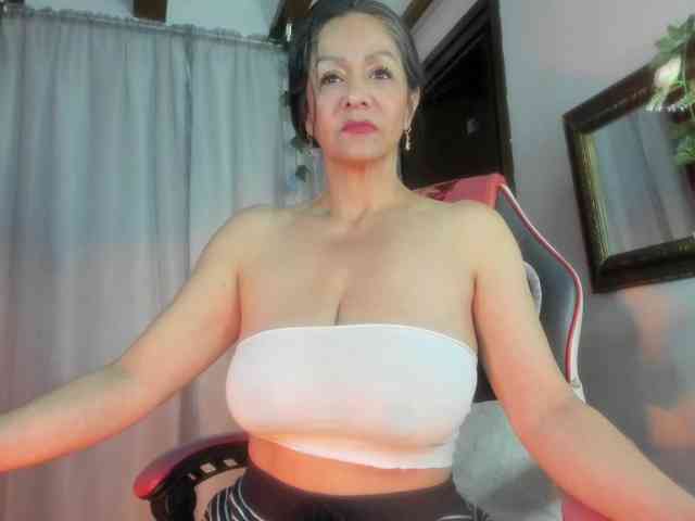 divine-mature webcam