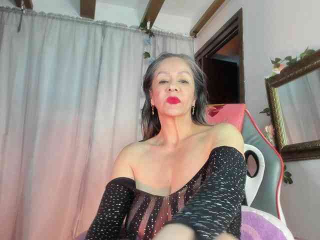 divine-mature webcam