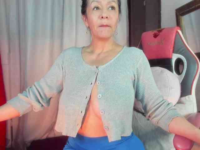 divine-mature webcam