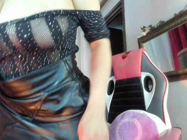 divine-mature webcam