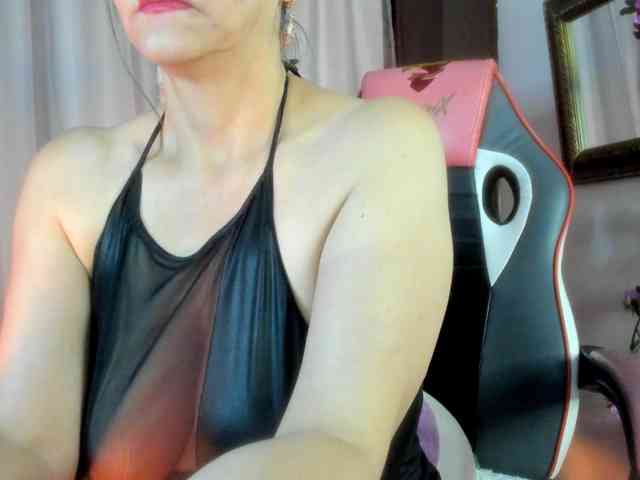 divine-mature webcam