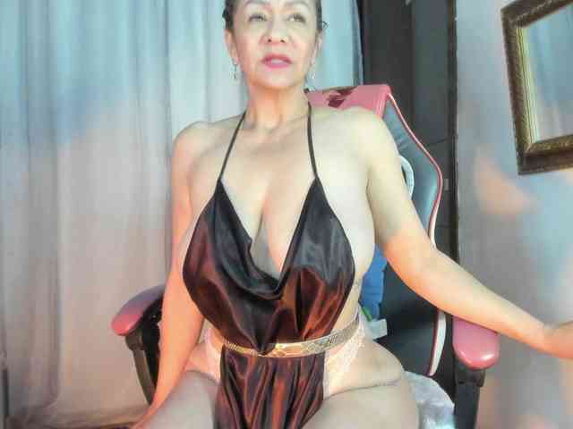 divine-mature webcam