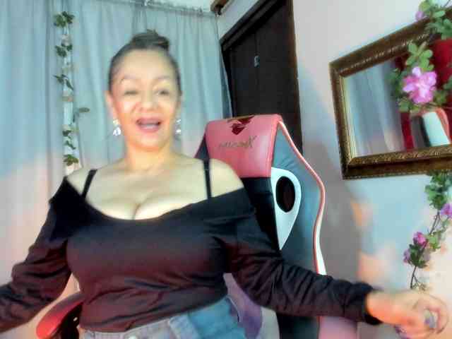 divine-mature webcam