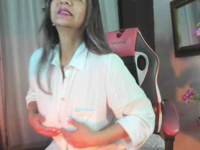 divine-mature webcam
