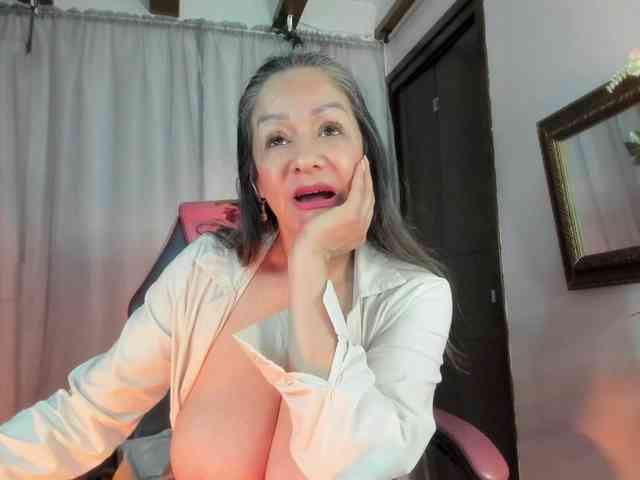 divine-mature webcam