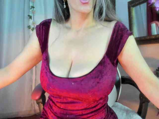 divine-mature webcam