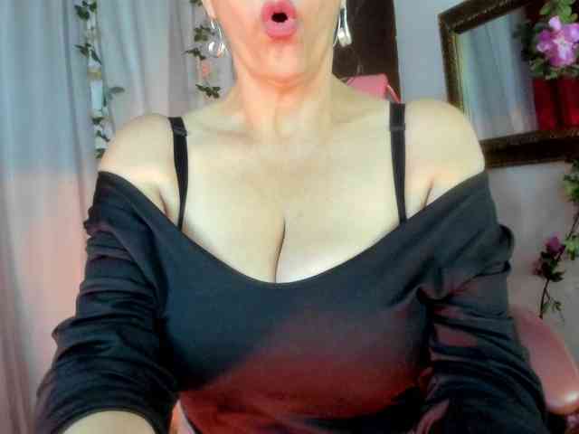 divine-mature webcam