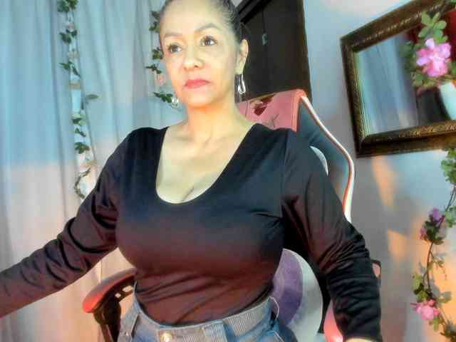 divine-mature webcam