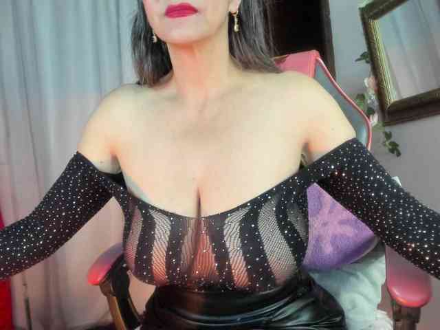 divine-mature webcam