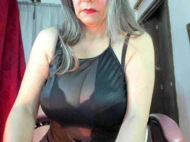 divine-mature webcam
