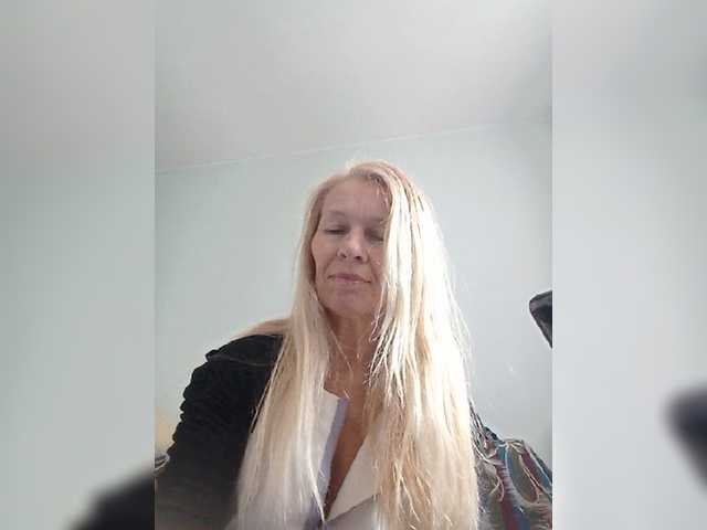 victoria71's BongaCams show and profile