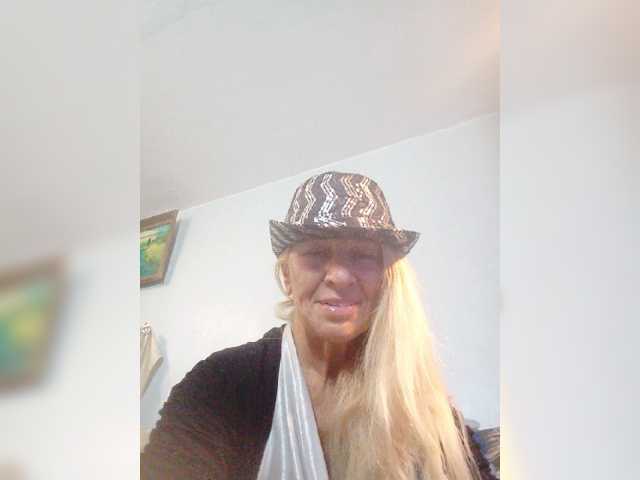 victoria71 live cam on BongaCams