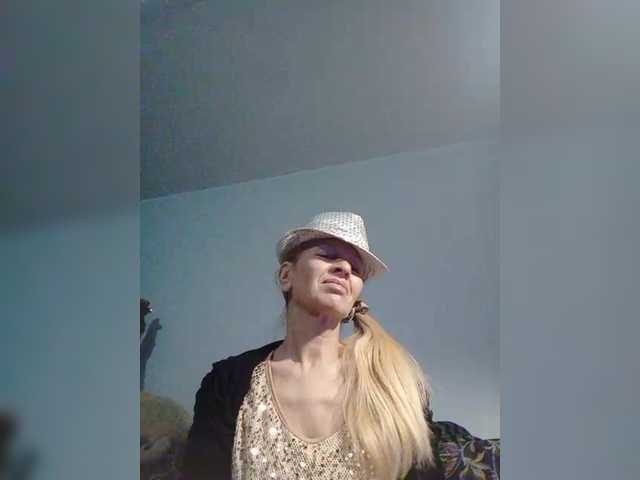 victoria71's BongaCams show and profile