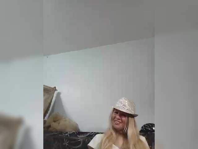 victoria71's BongaCams show and profile