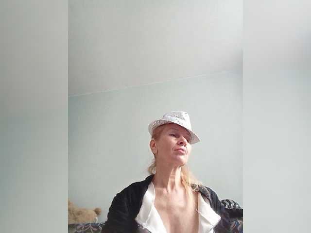 victoria71's BongaCams show and profile