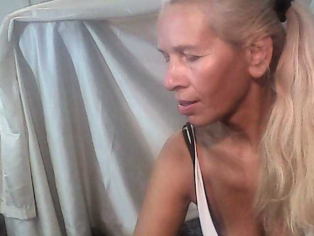 victoria71 live cam on BongaCams