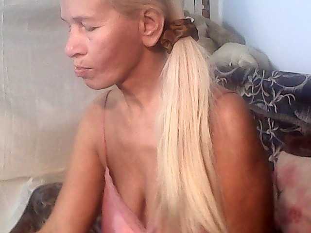 victoria71 live cam on BongaCams