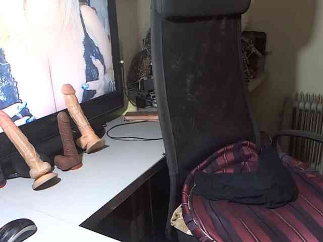 blondebustyuk webcam