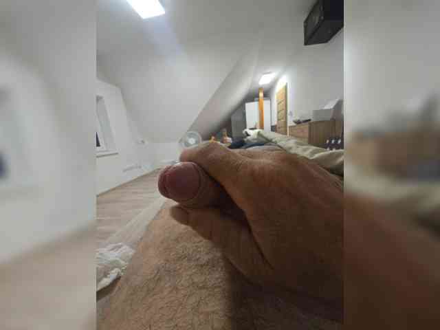 Qazqwerty47 Live Webcam on BongaCams