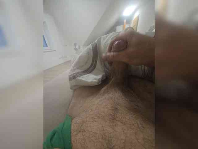 Qazqwerty47 Live Webcam on BongaCams
