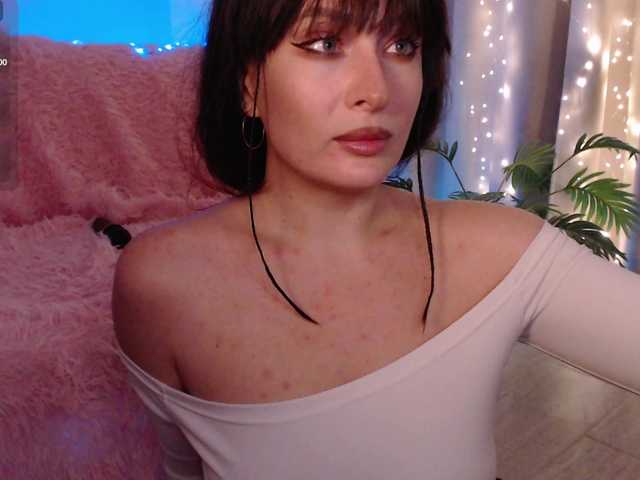 Zeeeme's BongaCams show and profile