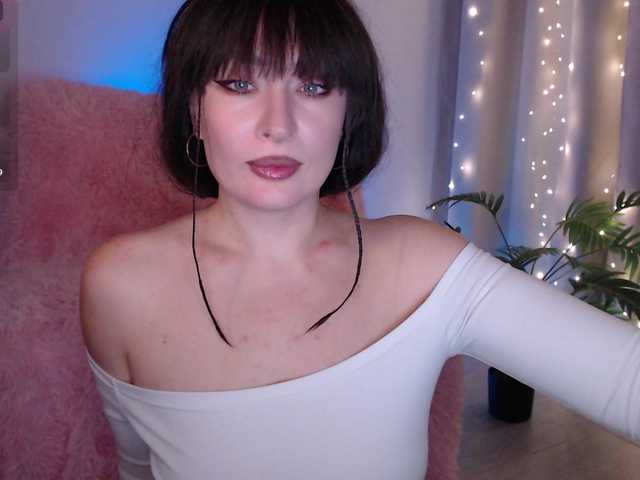 Zeeeme's BongaCams show and profile
