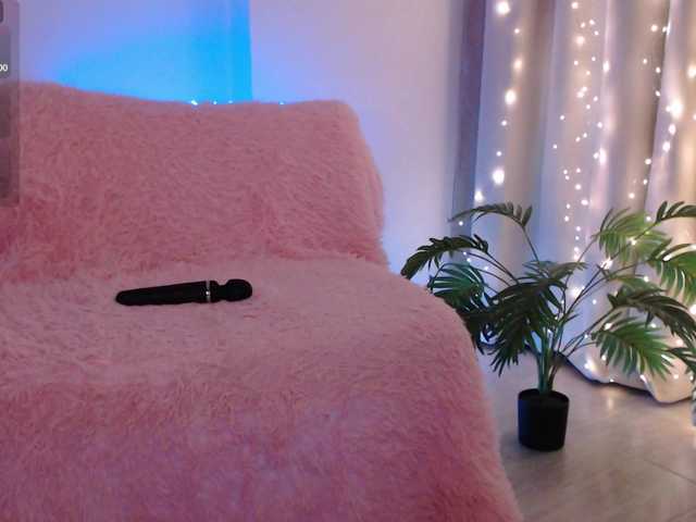 Zeeeme's BongaCams show and profile