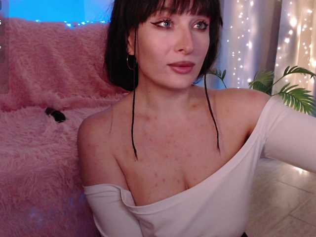 Zeeeme's BongaCams show and profile