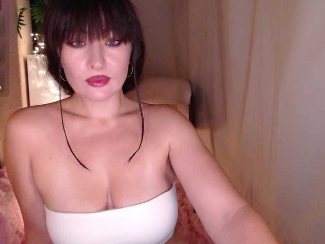 Zeeeme live cam on BongaCams