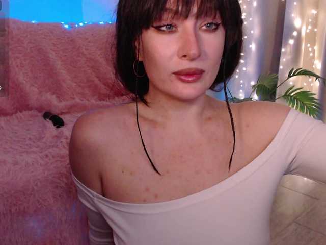 Zeeeme's BongaCams show and profile