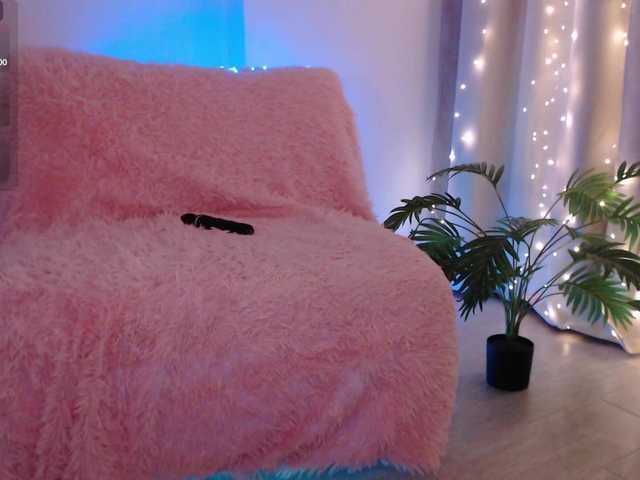 Zeeeme's BongaCams show and profile