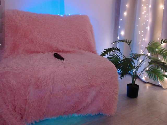 Zeeeme's BongaCams show and profile