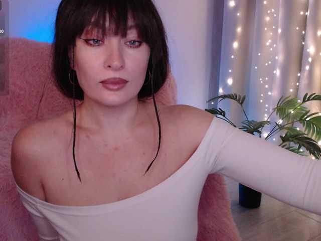 Zeeeme's BongaCams show and profile