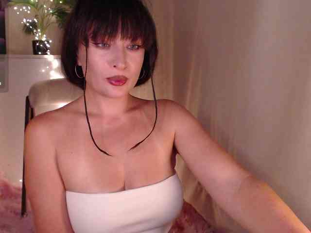 Zeeeme Sex Cam Show