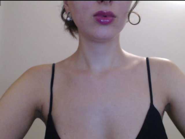 Hot-lina live webcam show