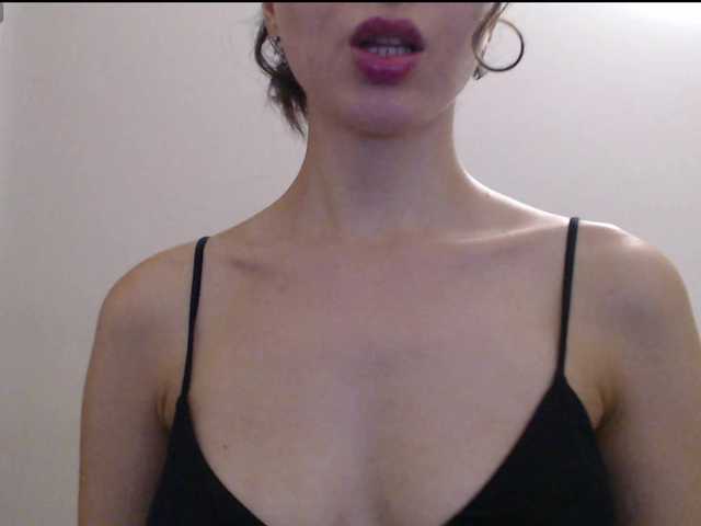Hot-lina live webcam show