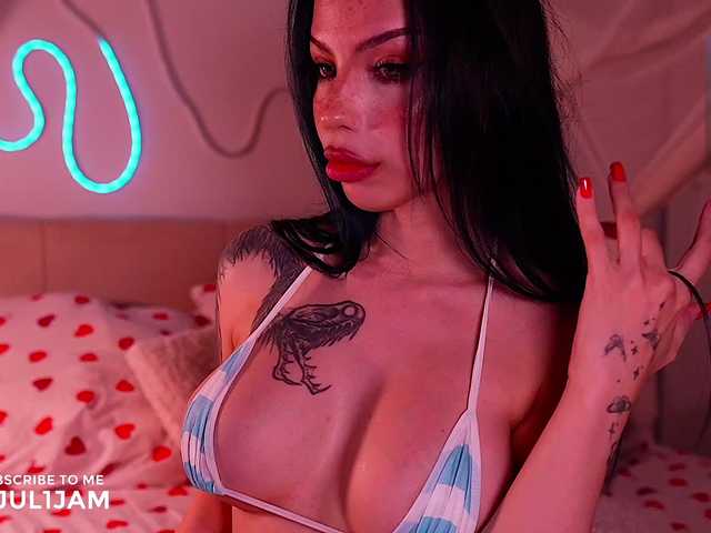 juli-jam live cam on BongaCams