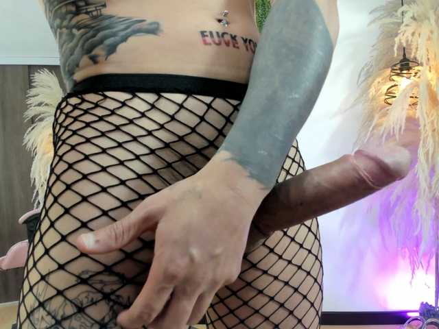 Queenramona_hot