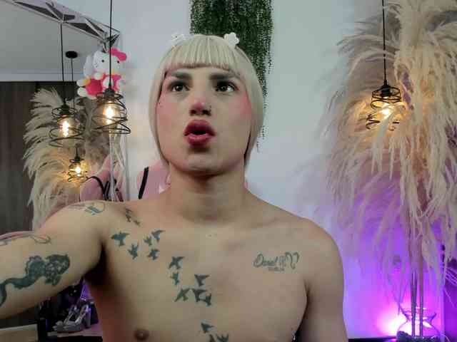 Queenramona_hot