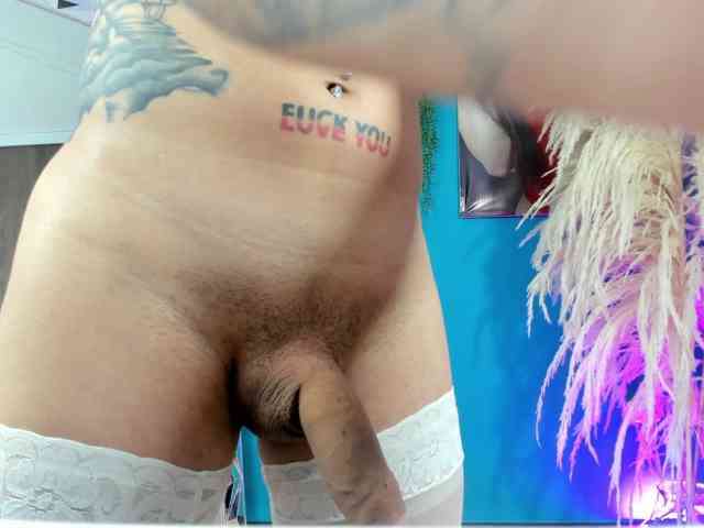 Queenramona_hot