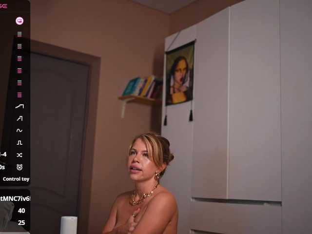 KristinaMoon webcam