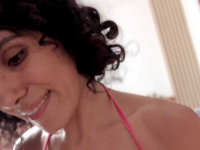 Curly-Sue live cam on BongaCams