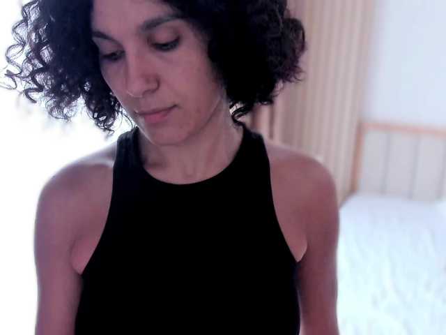 Curly-Sue live cam on BongaCams