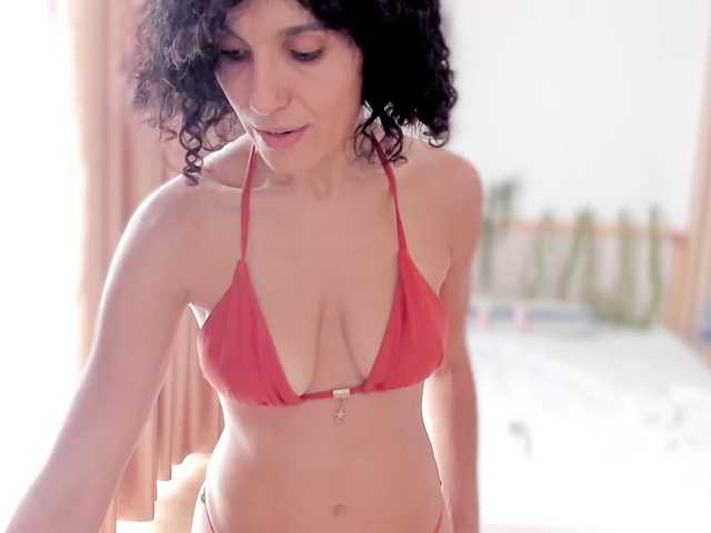 Curly-Sue live cam on BongaCams