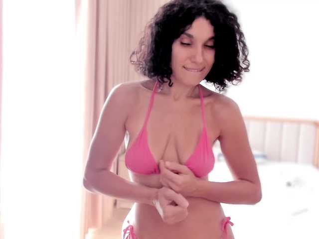 Curly-Sue live cam on BongaCams
